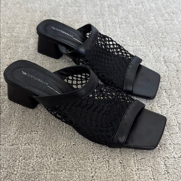 Intentionally Blank Jan Block Heel Mesh Sandals Black Size 38 Like New - Picture 1 of 9